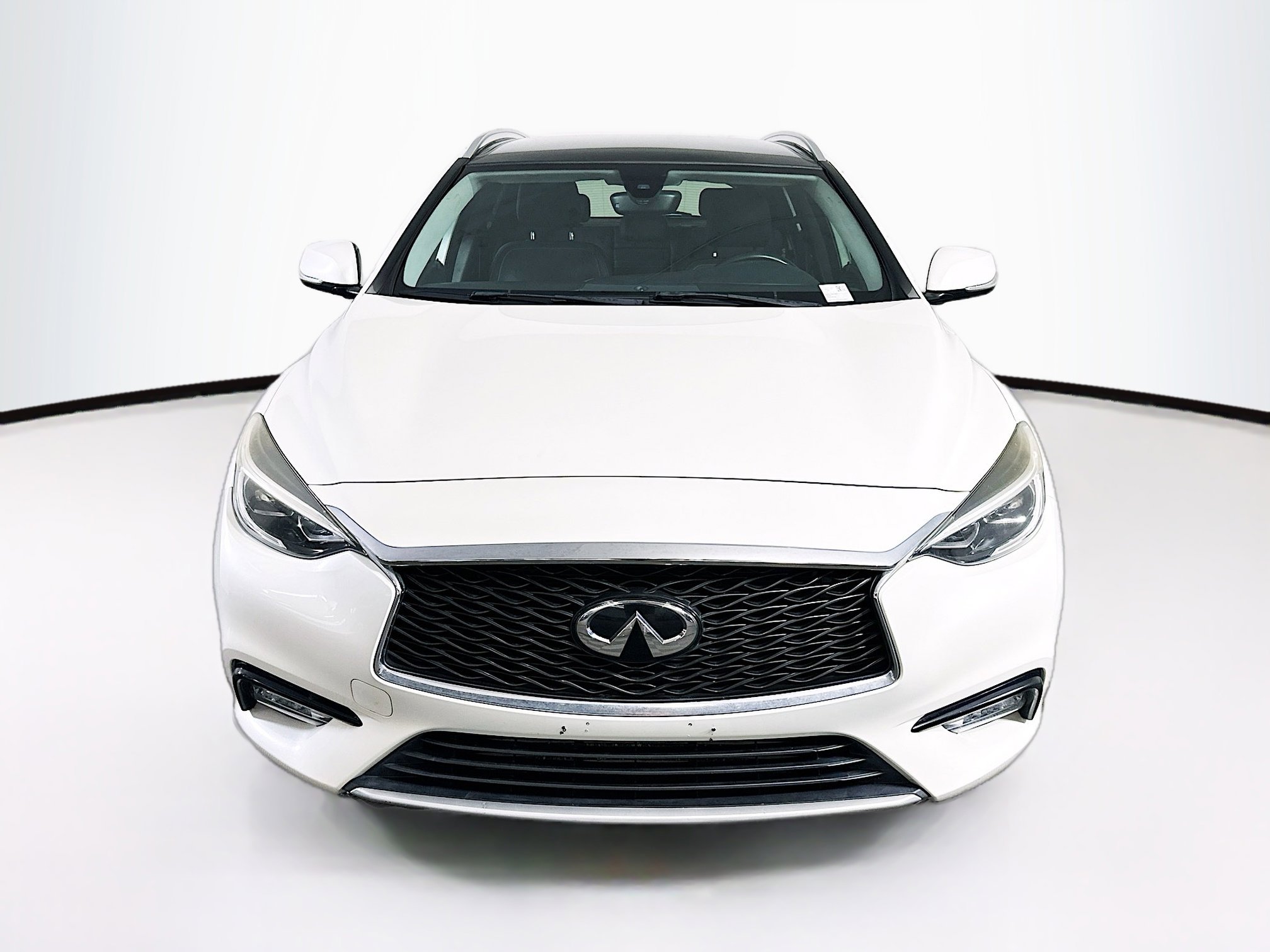 Used 2018 INFINITI QX30 FWD image 2
