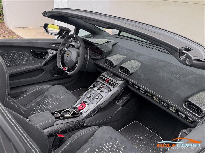 Used 2019 Lamborghini Huracan Performante AWD/4WD image 25