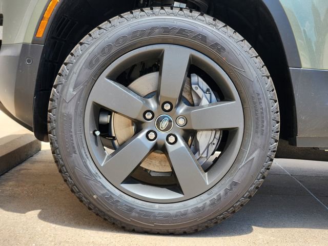 New 2025 Land Rover Defender 130 S image 7