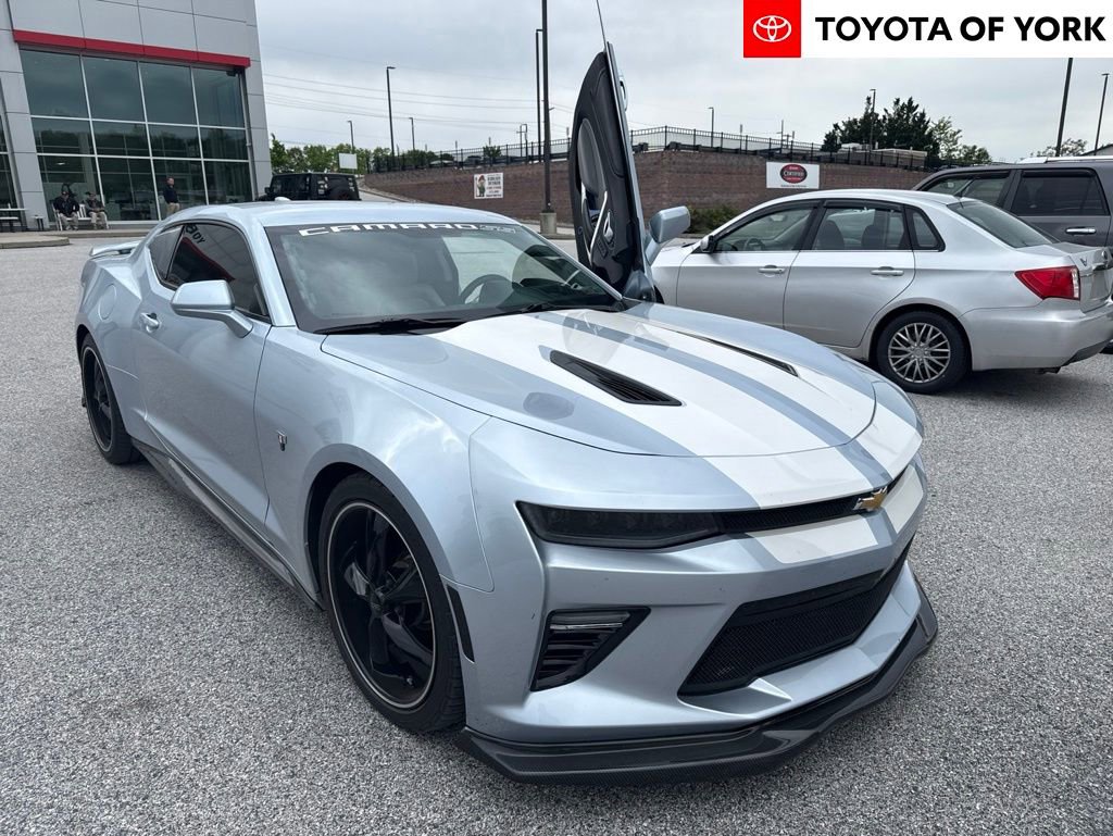 Used 2018 Chevrolet Camaro SS RWD image 1