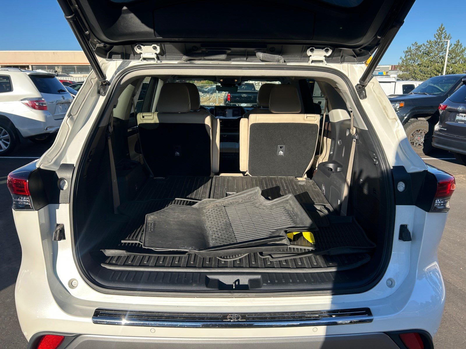 Used 2021 Toyota Highlander Platinum AWD/4WD image 32