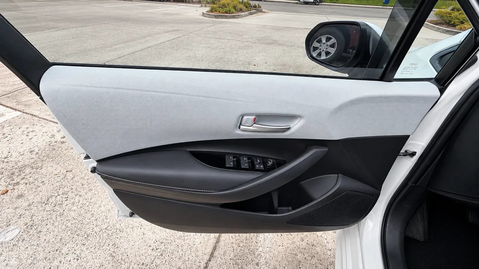 Used 2019 Toyota Corolla SE w/ Carpet Mat Package FWD image 24