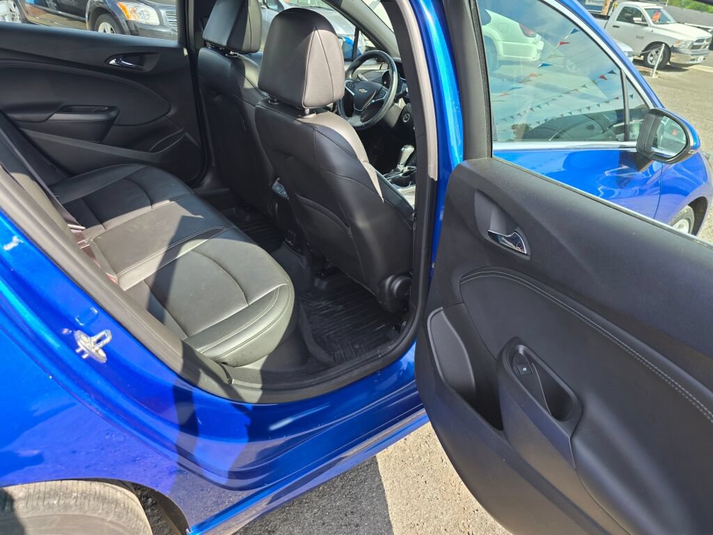 Used 2017 Chevrolet Cruze Premier FWD image 13