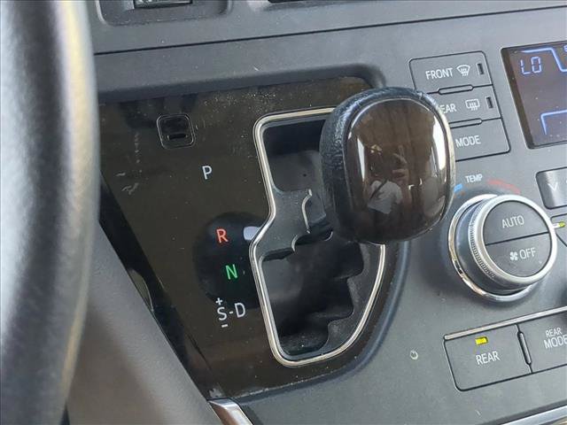 Used 2015 Toyota Sienna XLE w/ XLE Navigation Package FWD image 12