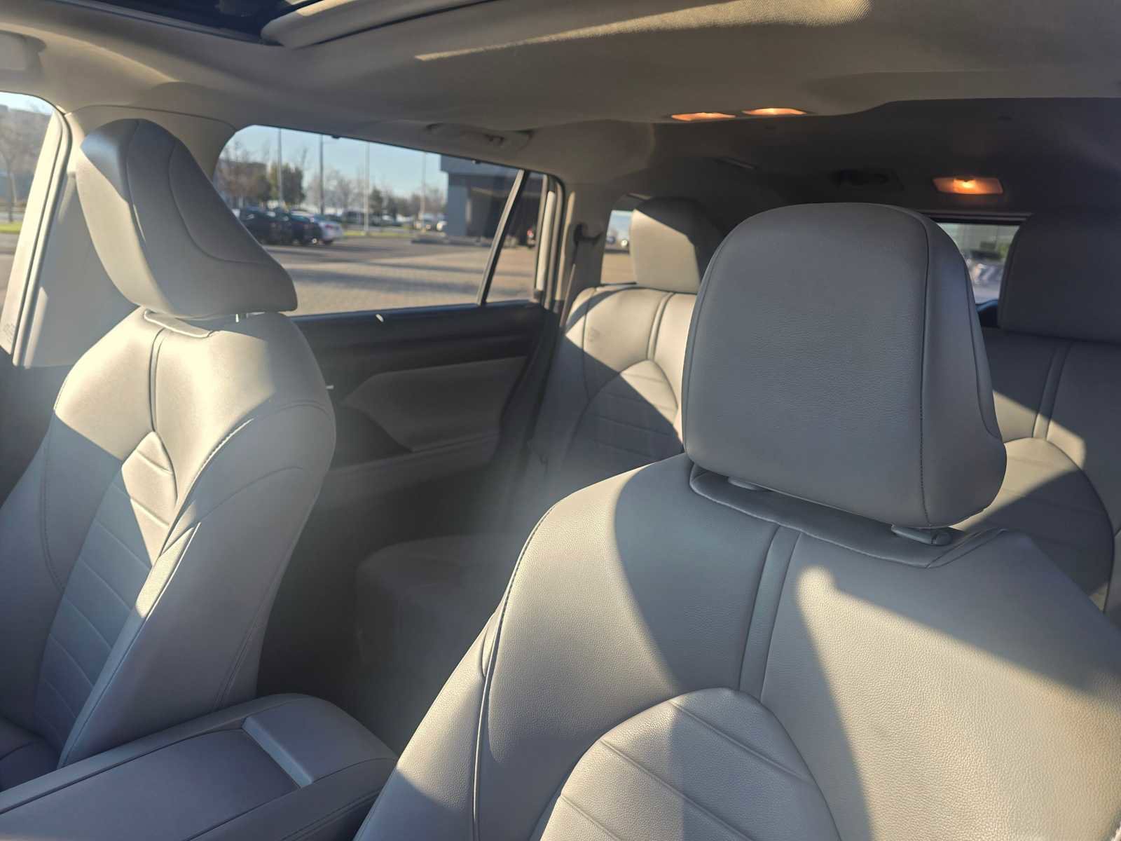 Used 2021 Toyota Highlander XLE image 24