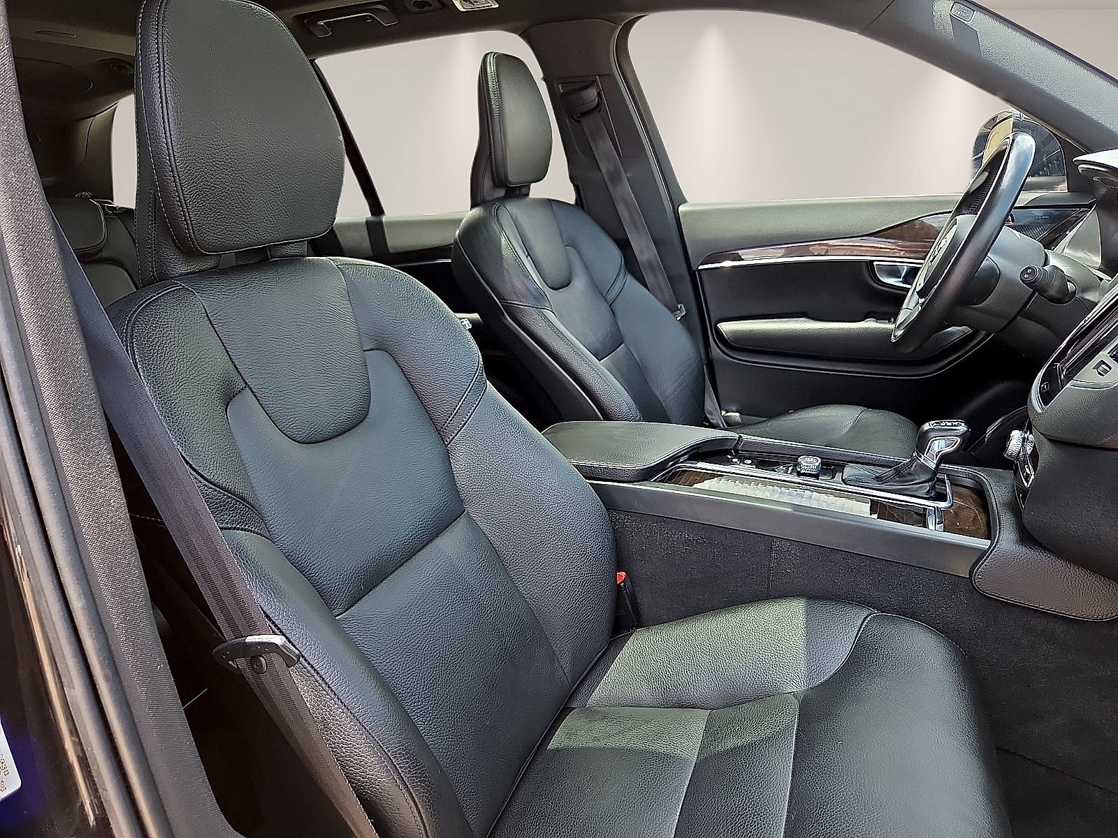 Used 2019 Volvo XC90 T6 Momentum AWD/4WD image 9