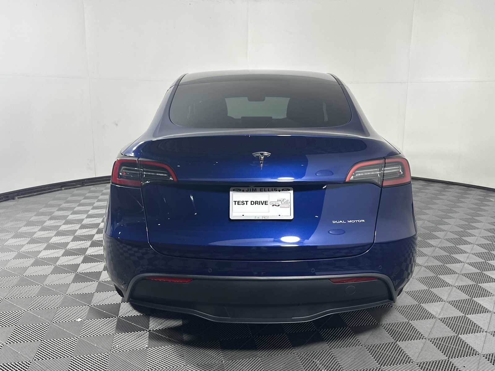 Used 2022 Tesla Model Y Long Range AWD/4WD image 6