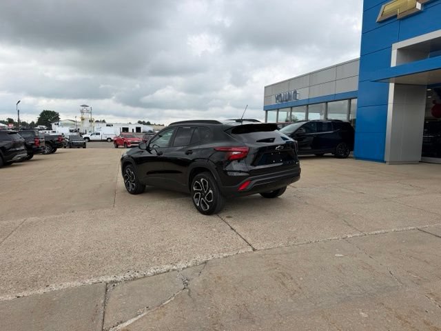 Used 2024 Chevrolet Trax RS w/ Sunroof Package FWD image 4