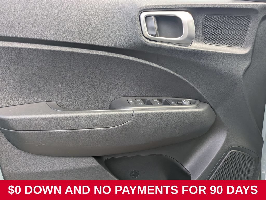 Used 2025 Hyundai Venue SEL FWD image 11