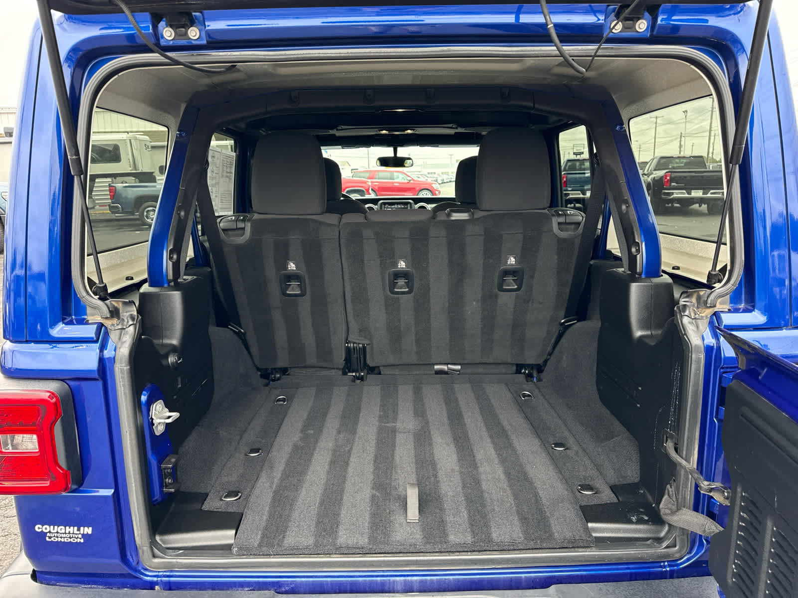 Used 2019 Jeep Wrangler Unlimited Sahara w/ Safety Group AWD/4WD image 21
