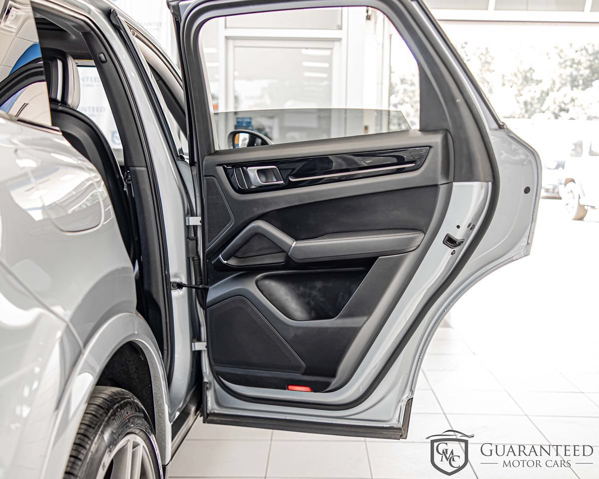 Used 2023 Porsche Cayenne w/ Premium Package AWD/4WD image 39