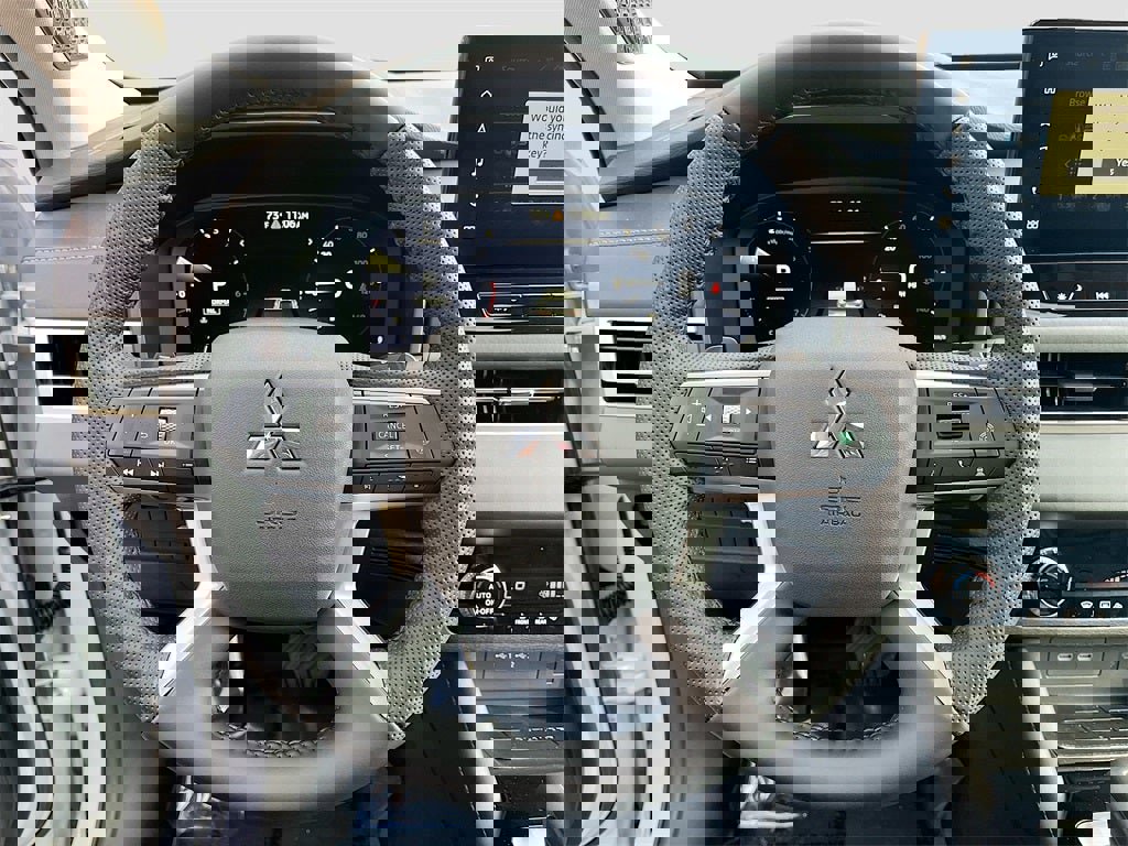 New 2025 Mitsubishi Outlander SE image 10