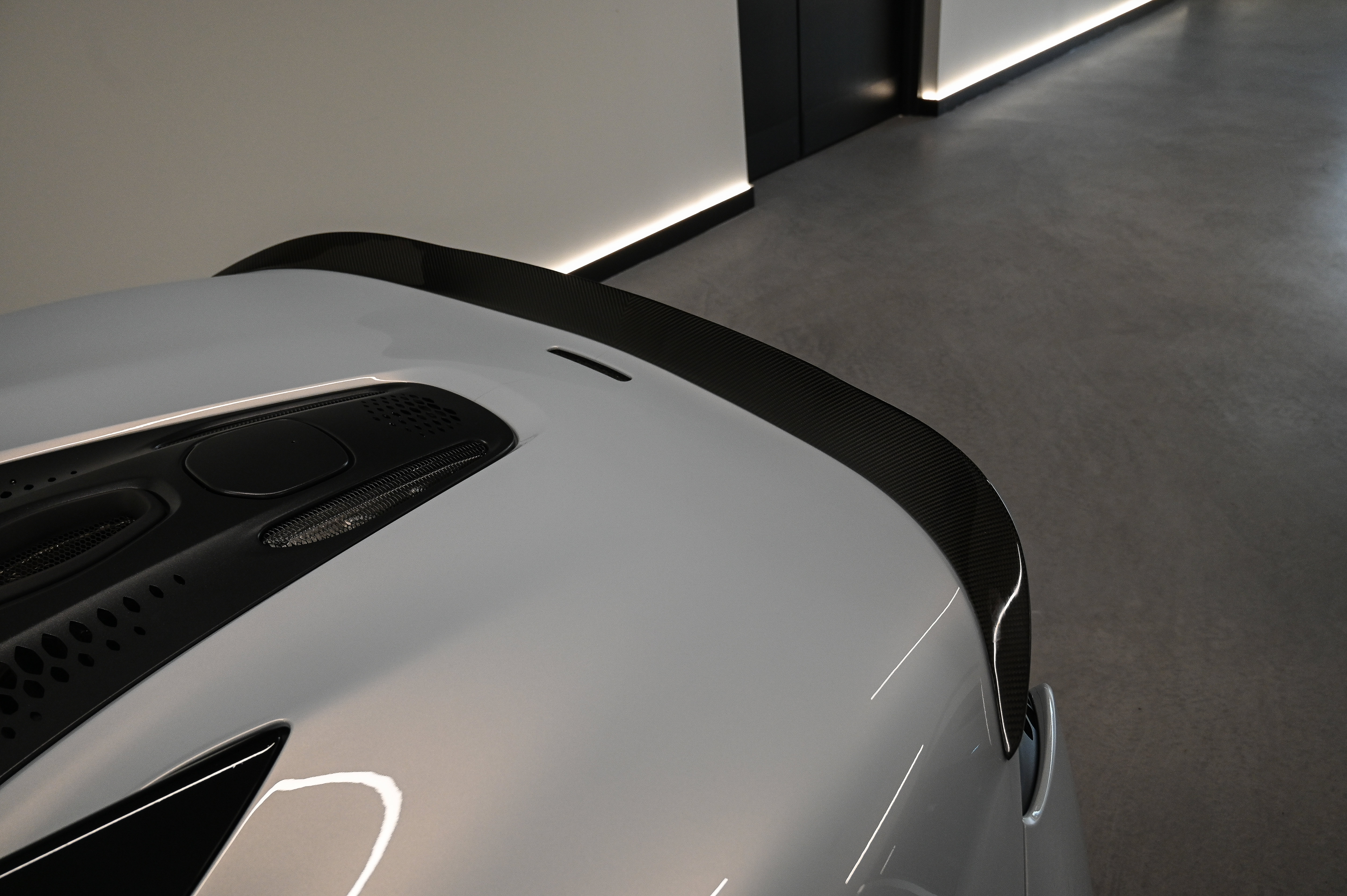 Used 2023 McLaren Artura RWD image 11