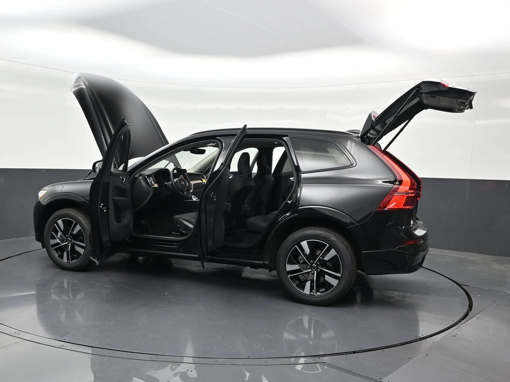 New 2026 Volvo XC60 B5 Plus AWD/4WD image 32