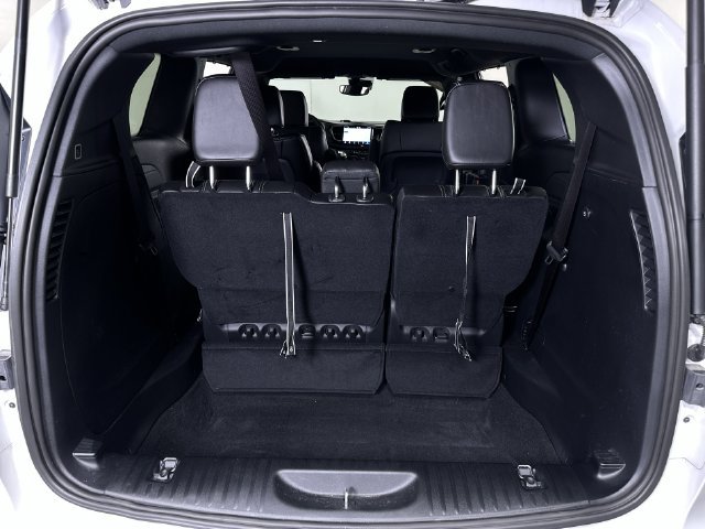 Used 2025 Chrysler Voyager LX FWD image 27