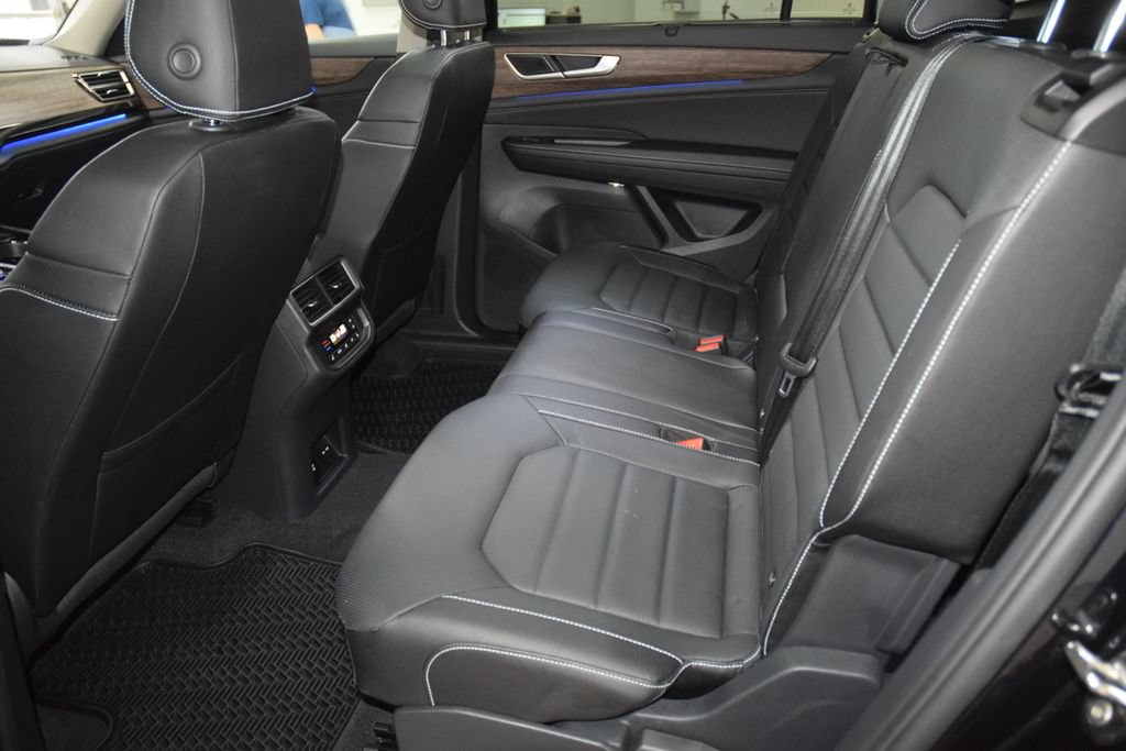 Used 2025 Volkswagen Atlas SEL AWD/4WD image 40
