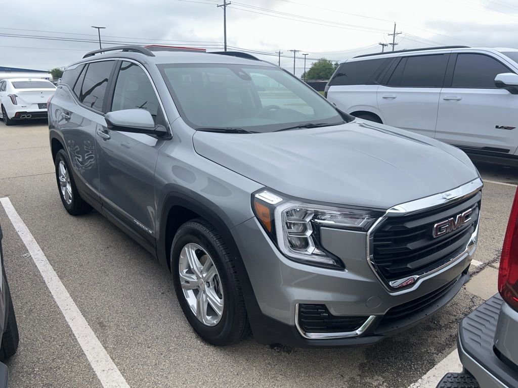Used 2024 GMC Terrain SLE w/ Driver Convenience Package FWD image 11