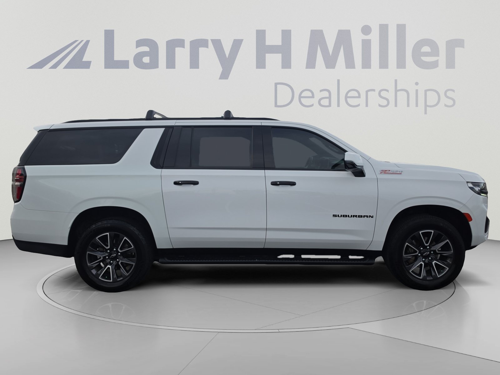 Certified 2022 Chevrolet Suburban Z71 w/ Luxury Package AWD/4WD image 6