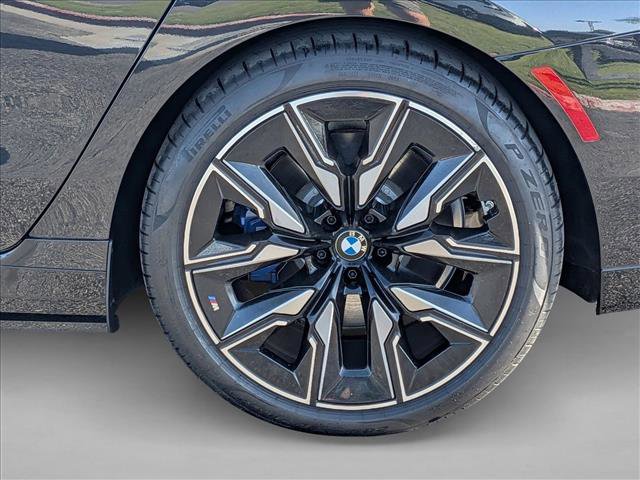 Used 2024 BMW i7 M70 w/ Premium Package AWD/4WD image 25