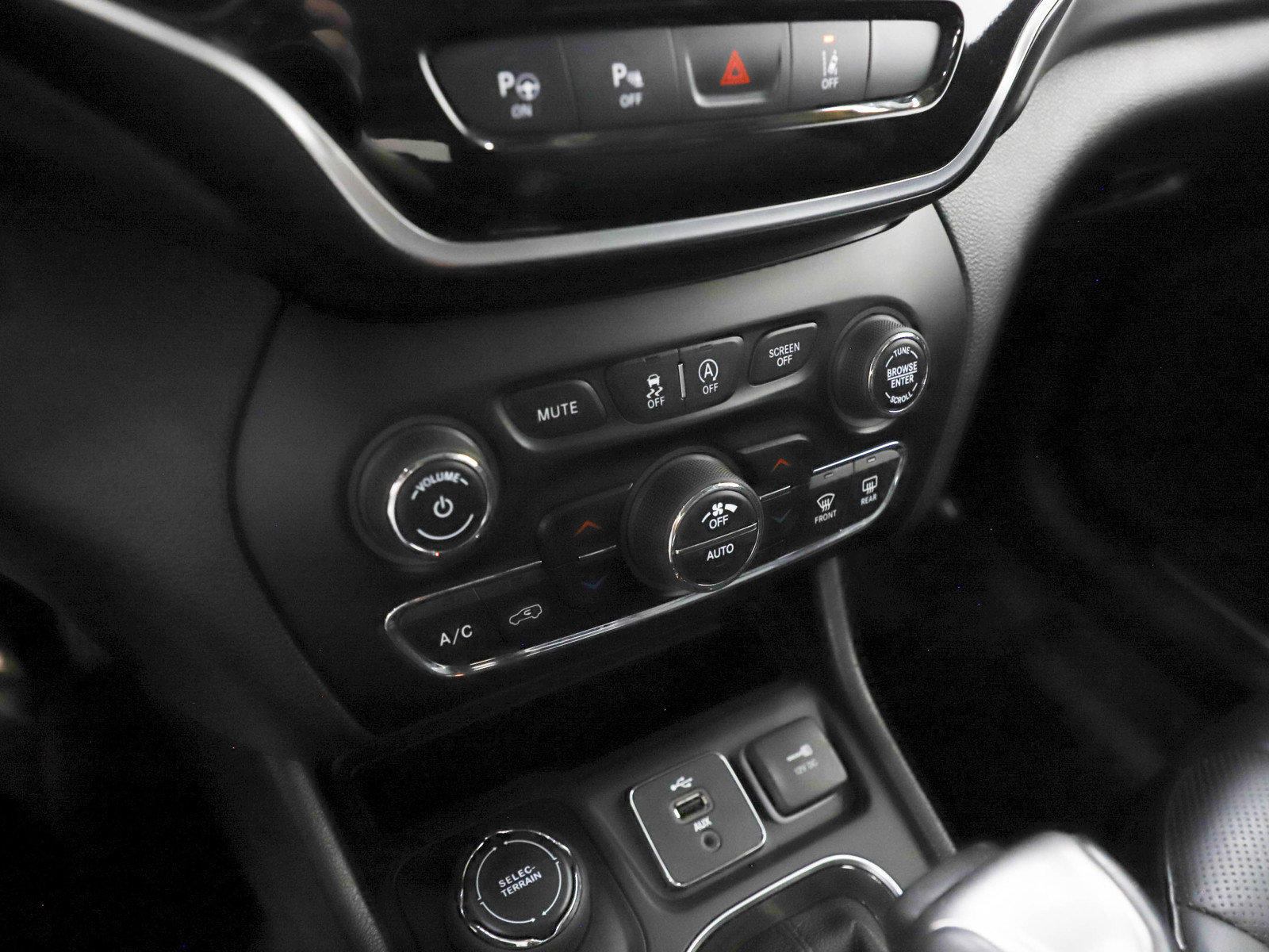 Used 2019 Jeep Cherokee Overland w/ Technology Group image 22