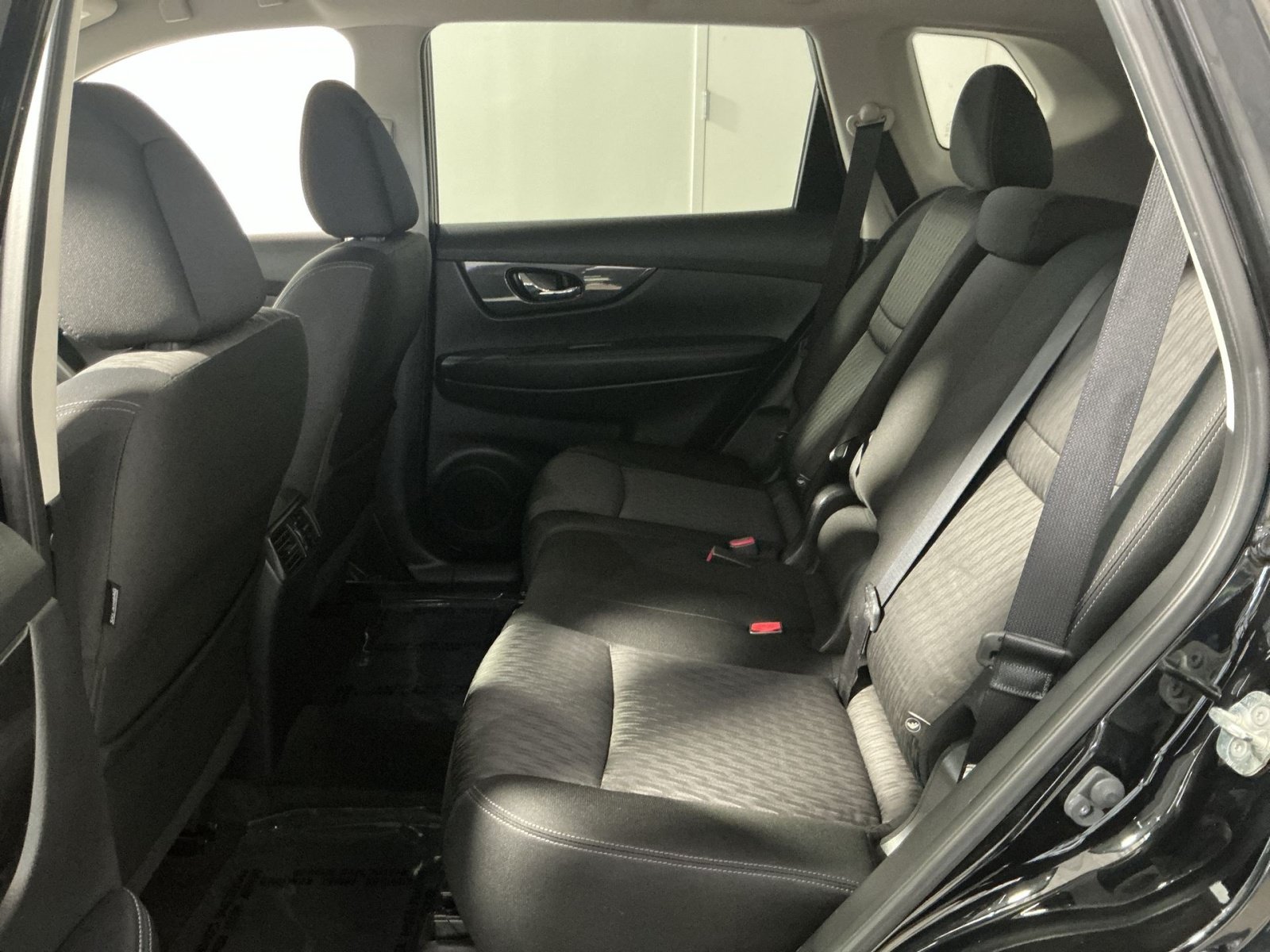 Used 2017 Nissan Rogue SV w/ SV Premium Package FWD image 24