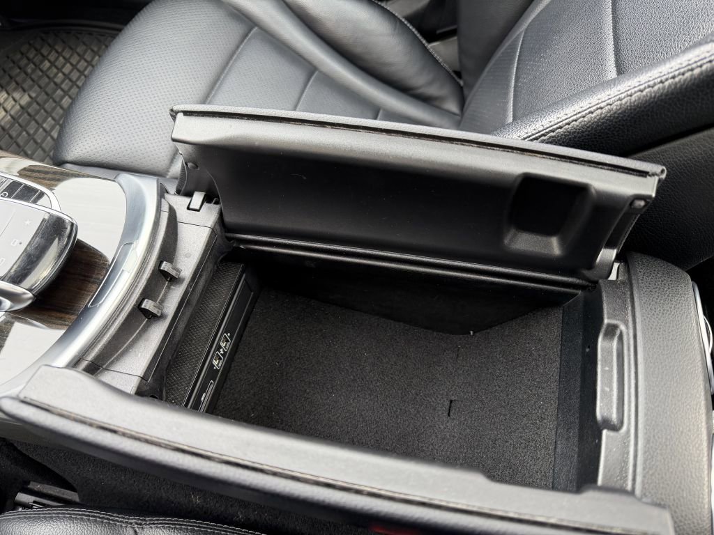 Used 2016 Mercedes-Benz C 300 4MATIC Sedan image 38