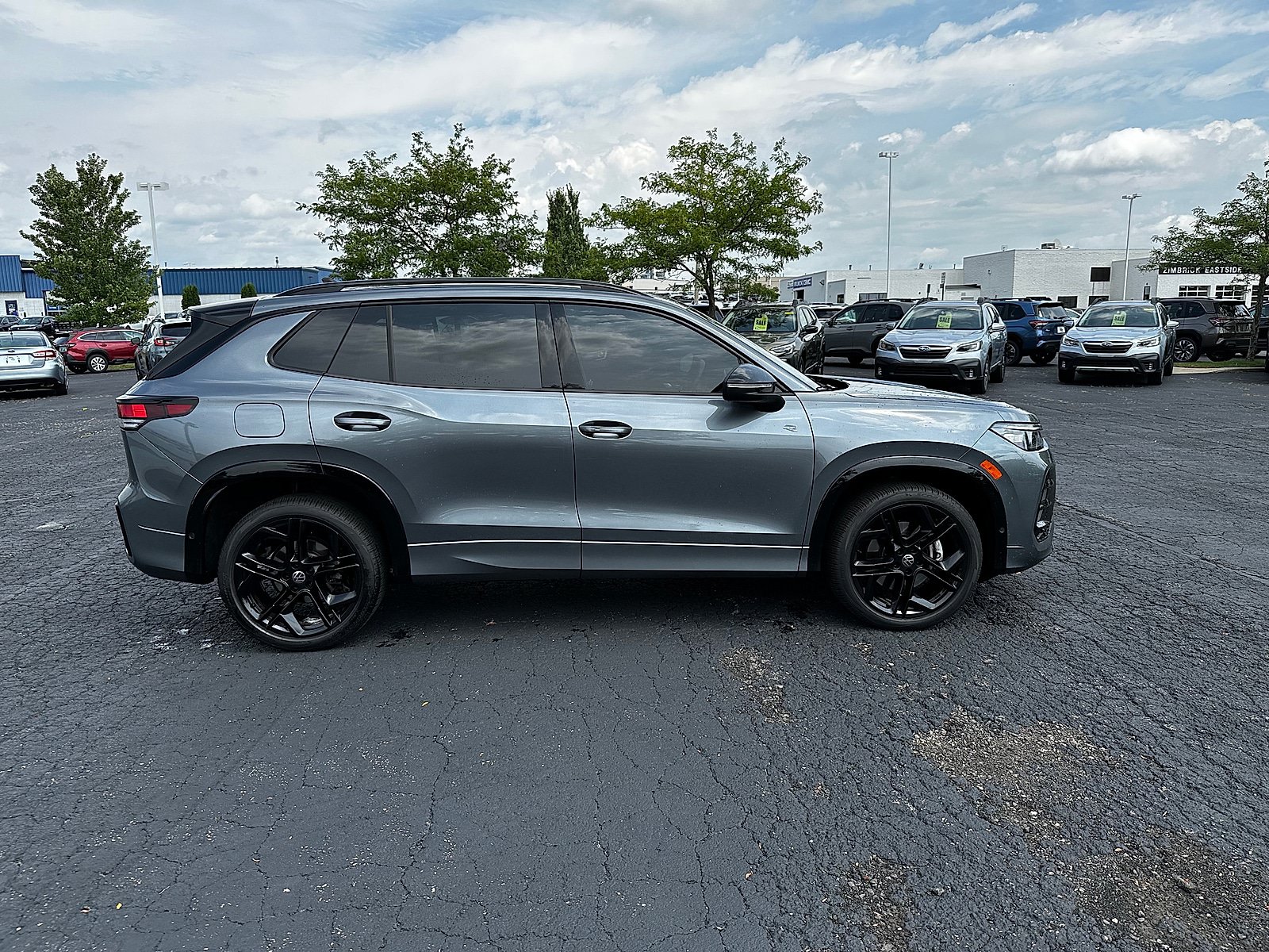 Used 2025 Volkswagen Tiguan SE R-Line AWD/4WD video 2