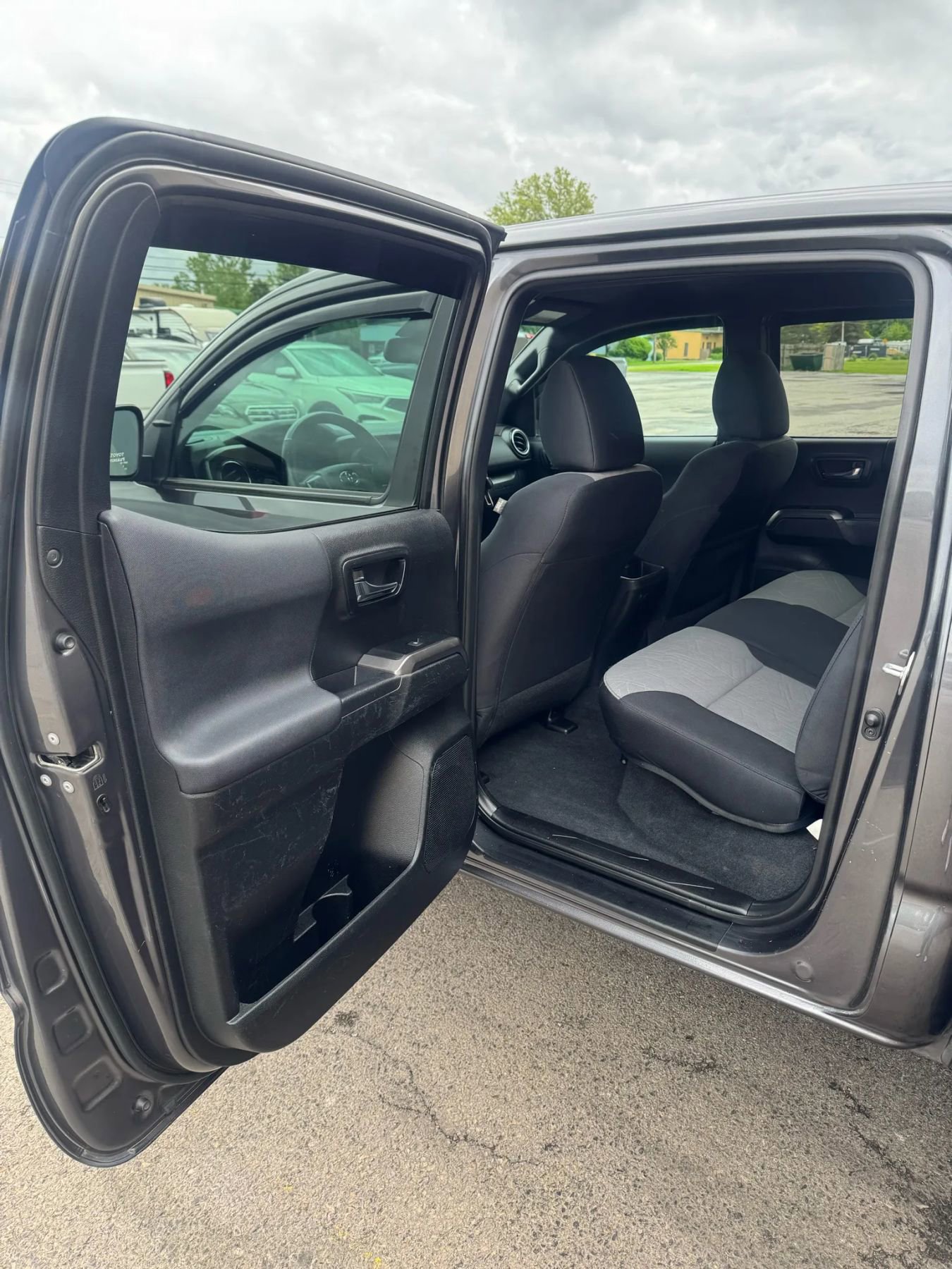 Used 2021 Toyota Tacoma TRD Off-Road image 18