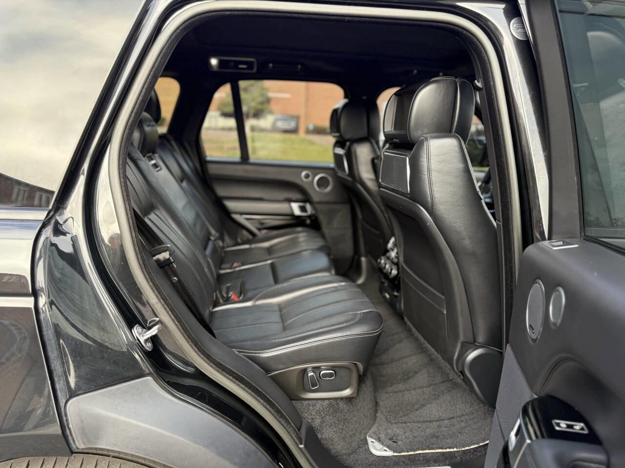 Used 2015 Land Rover Range Rover Autobiography image 17