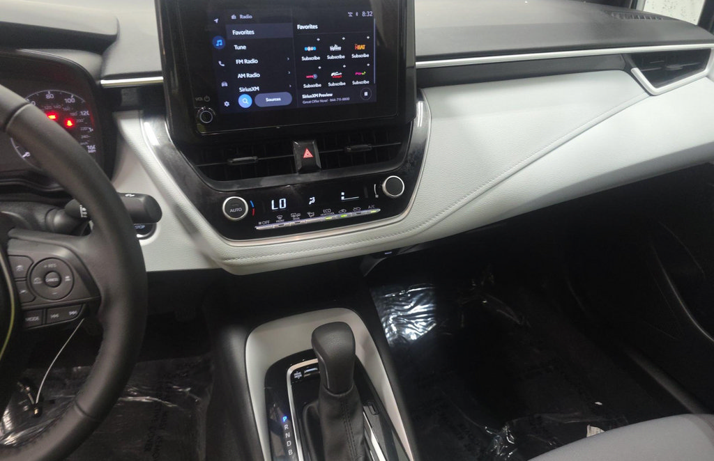 Used 2025 Toyota Corolla SE FWD image 11