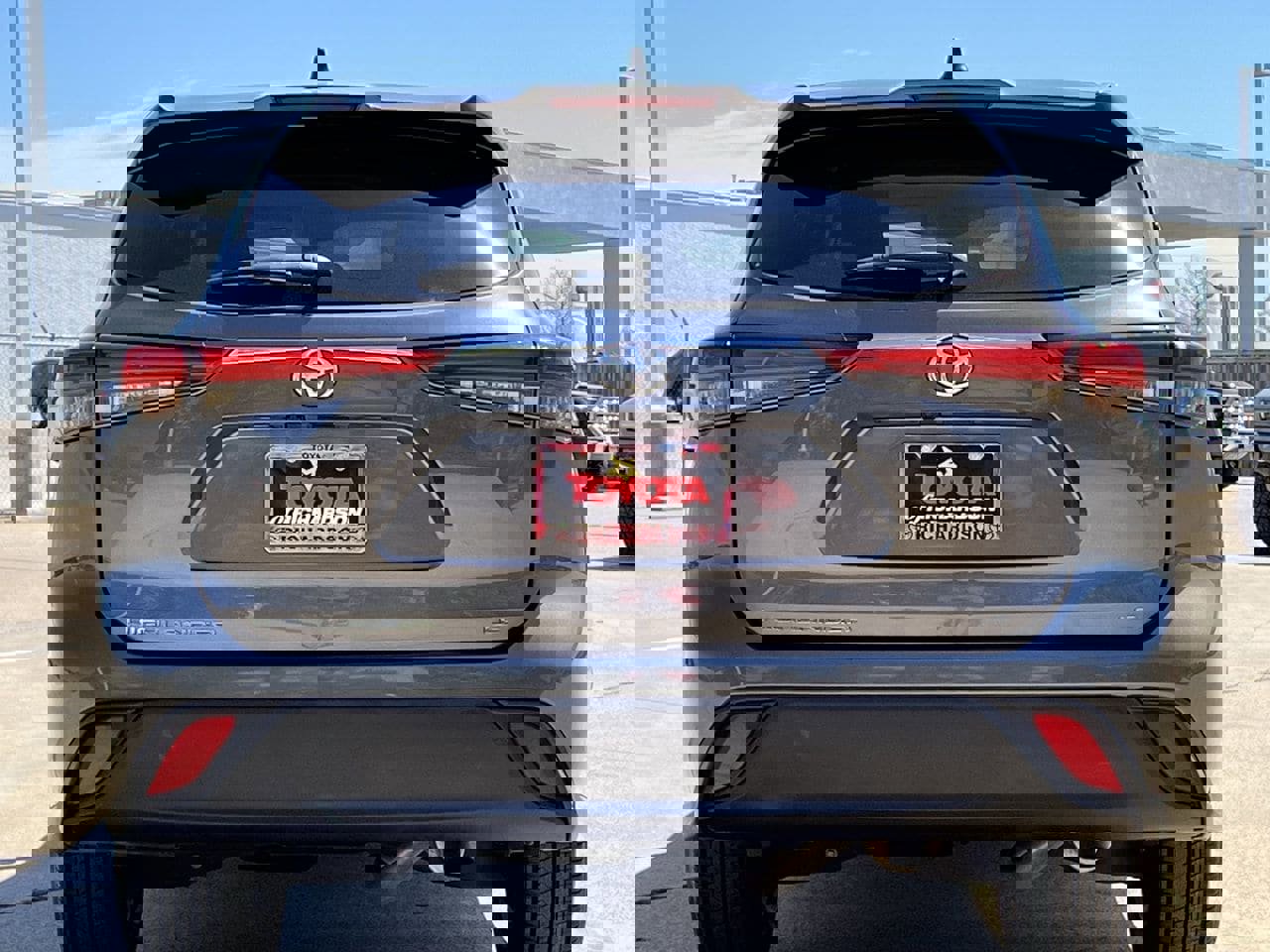 Used 2023 Toyota Highlander LE image 5