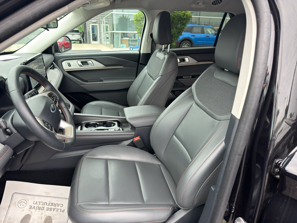 Used 2025 Ford Explorer Active w/ Active Comfort Package AWD/4WD image 15