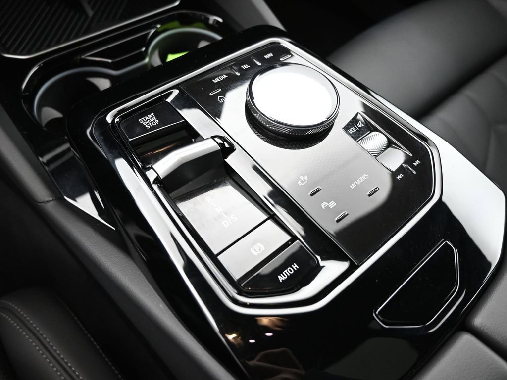 Used 2025 BMW 530i xDrive w/ Premium Package image 14