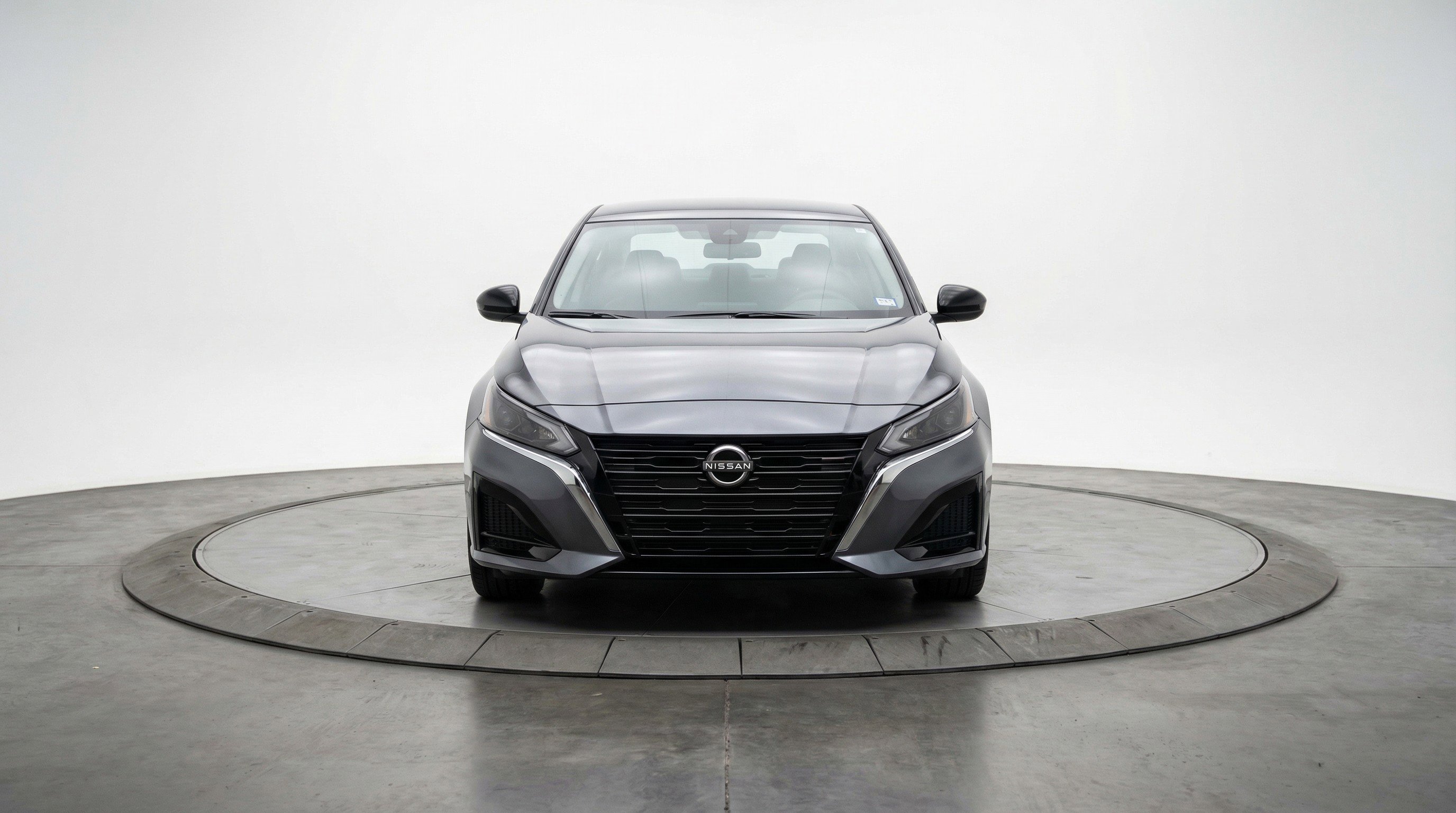 Used 2025 Nissan Altima 2.5 SV image 2