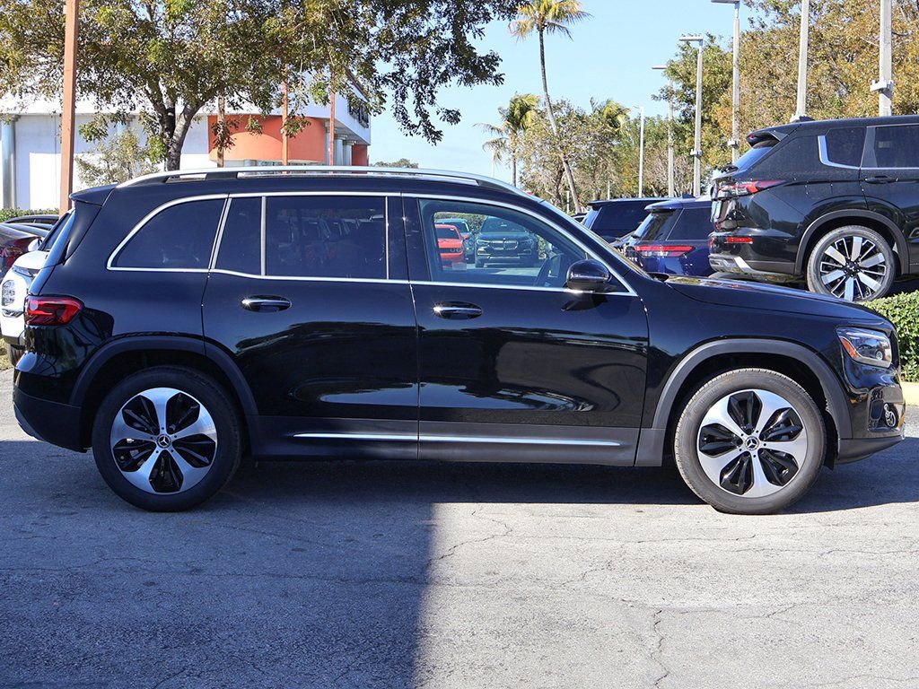 Used 2025 Mercedes-Benz GLB 250 w/ Driver Assistance Package image 18