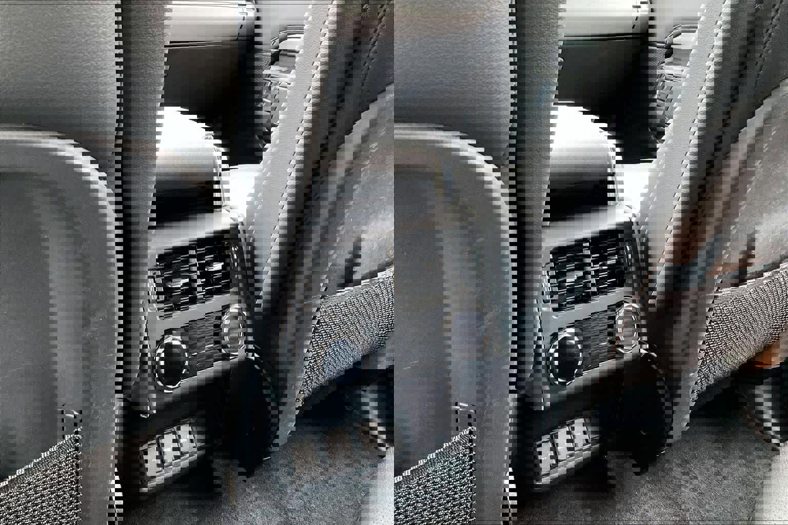 Used 2023 Land Rover Discovery S R-Dynamic image 36