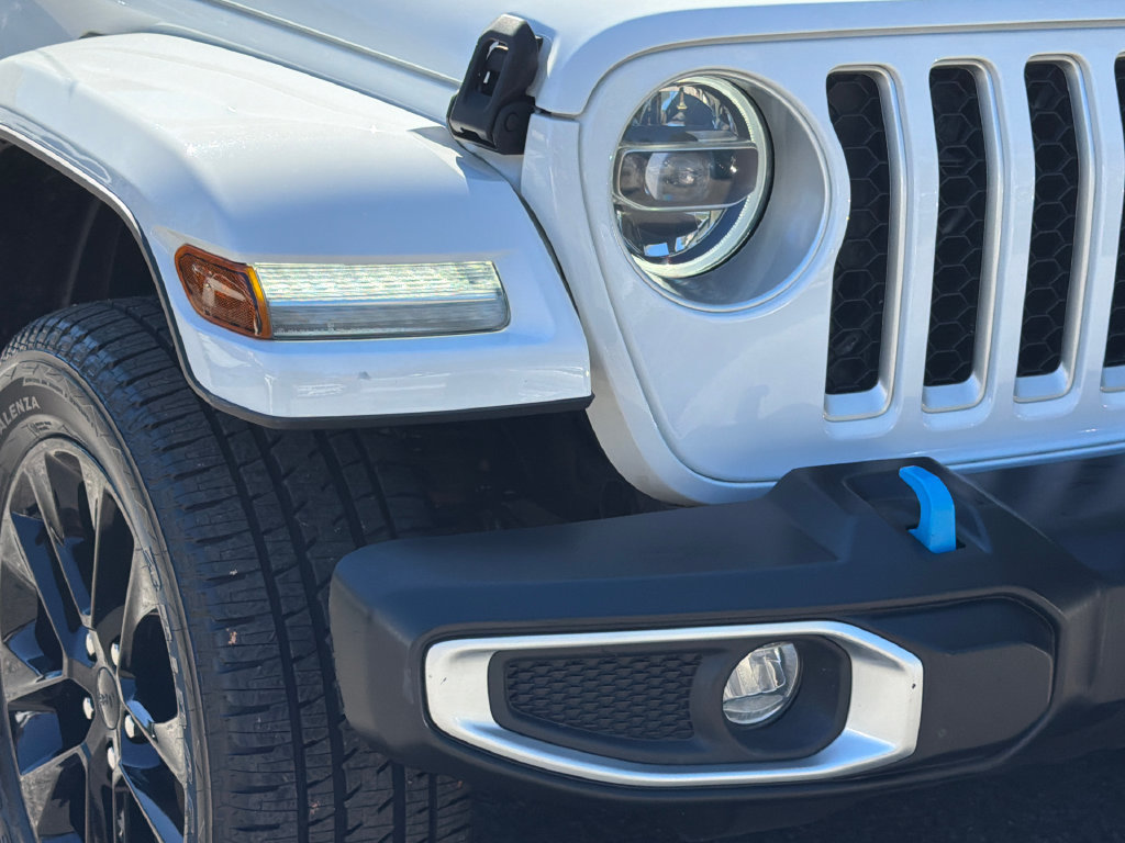 Used 2022 Jeep Wrangler Unlimited Sahara w/ Cold Weather Group AWD/4WD image 10