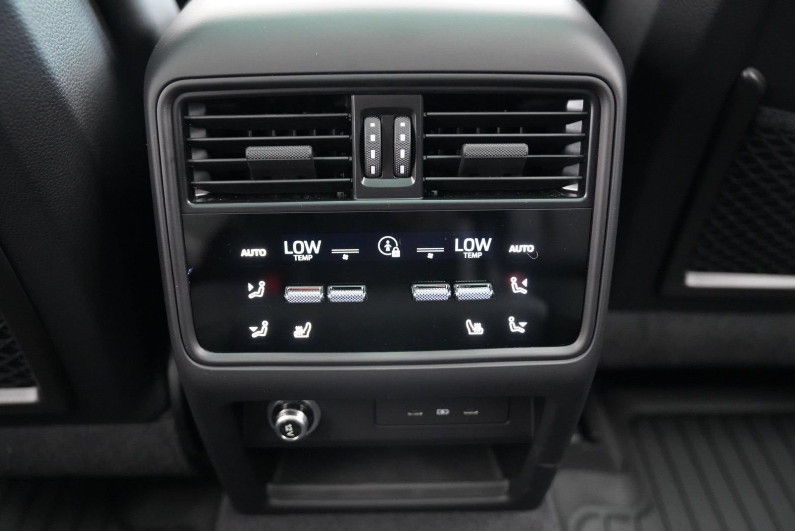 Used 2025 Porsche Cayenne GTS AWD/4WD image 26