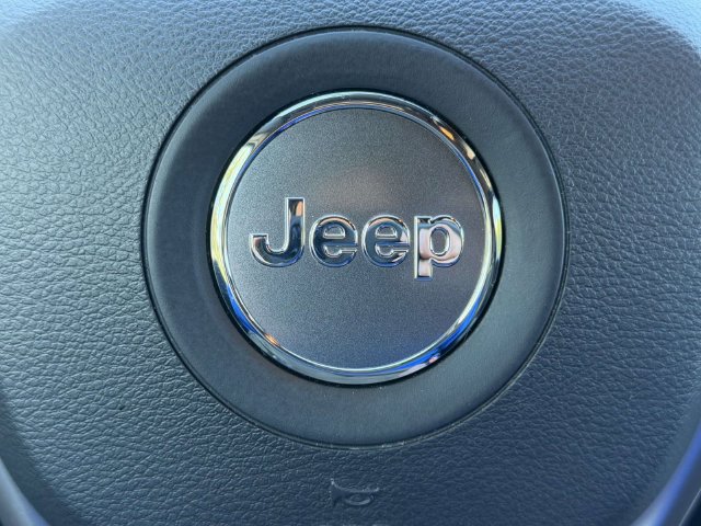 Certified 2021 Jeep Grand Cherokee Laredo AWD/4WD image 32