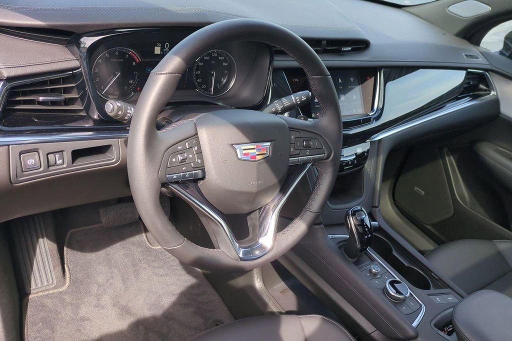Used 2025 Cadillac XT6 Premium Luxury image 9