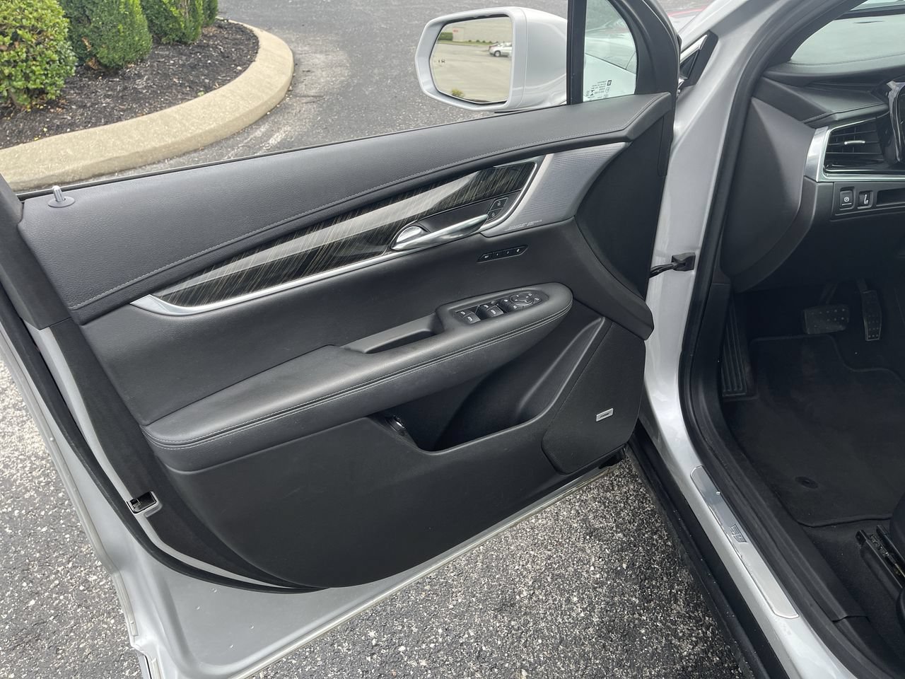 Used 2020 Cadillac XT6 Premium Luxury FWD image 23
