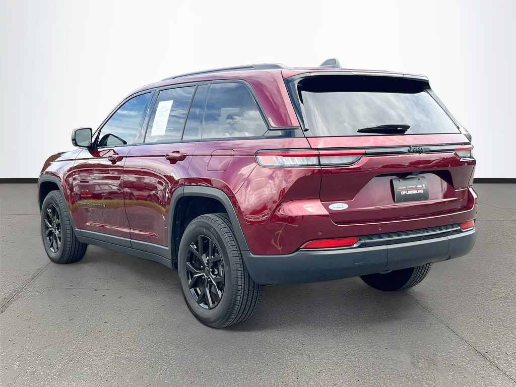Used 2025 Jeep Grand Cherokee Altitude RWD image 5