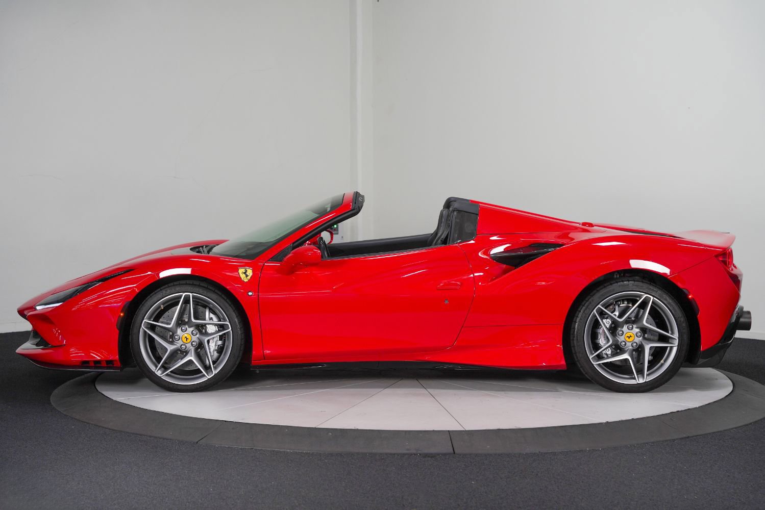 Used 2021 Ferrari F8 Tributo RWD image 7