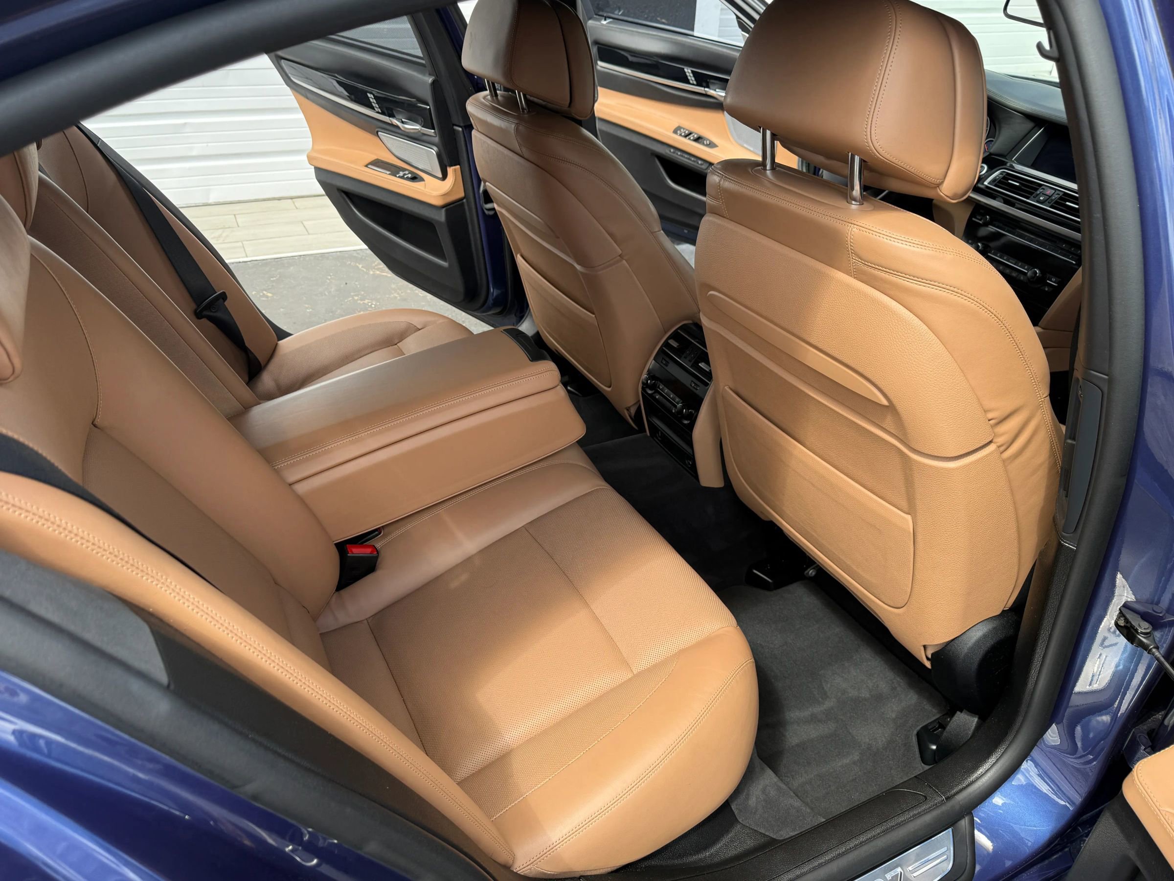 Used 2013 BMW ALPINA B7 xDrive image 19