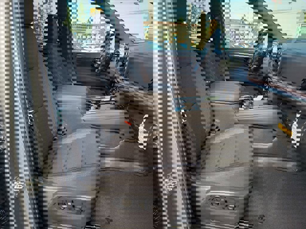 New 2026 Chevrolet Suburban LS image 16