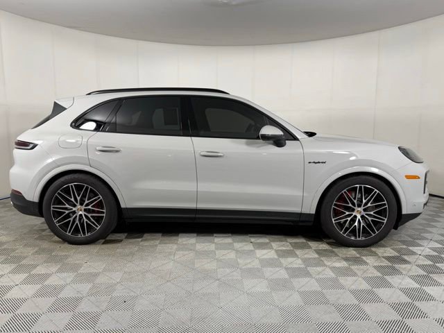 Used 2025 Porsche Cayenne S image 8