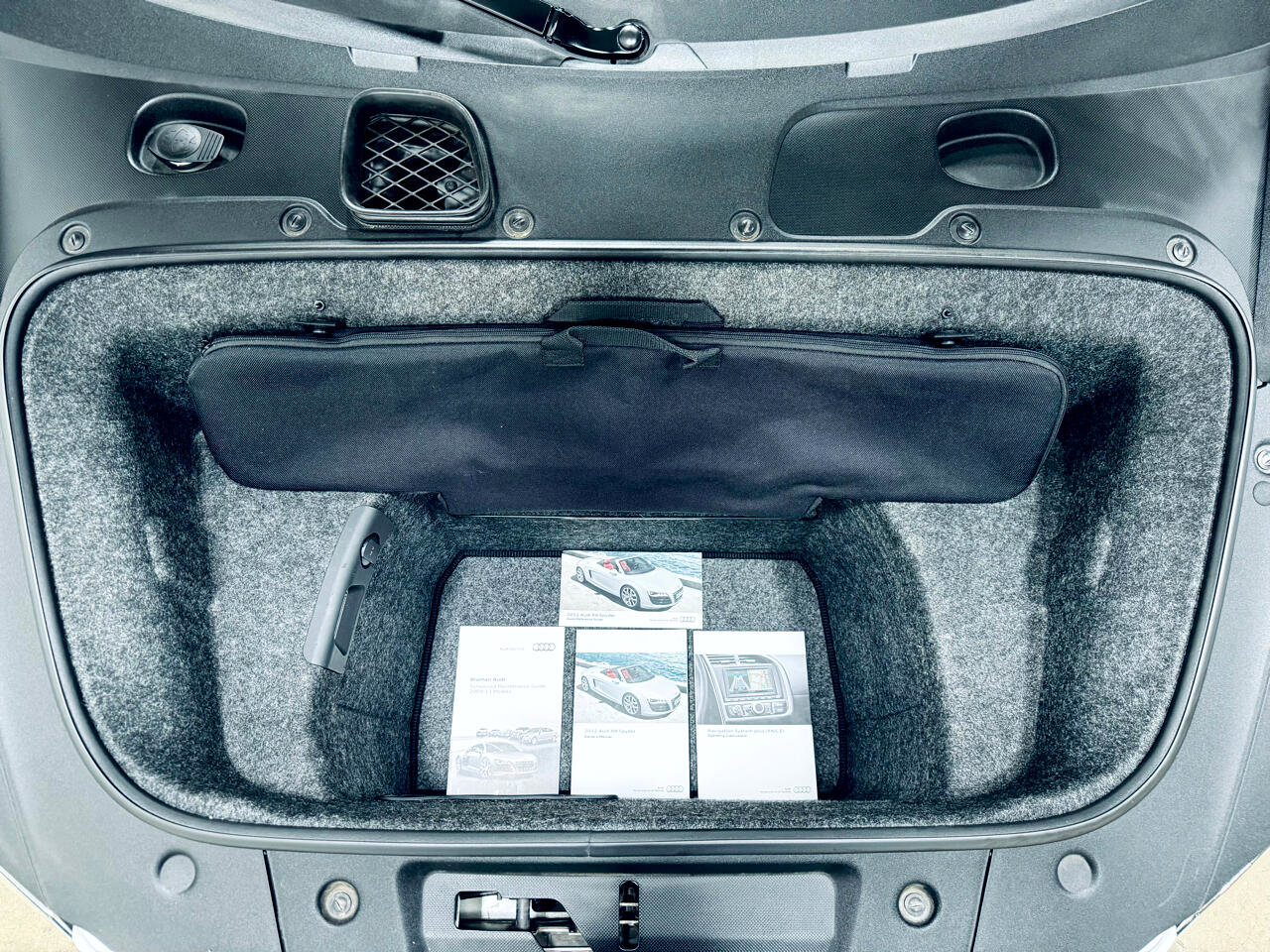 Used 2012 Audi R8 V10 w/ Enhanced Leather Pkg image 17