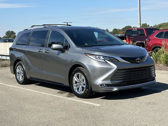 Used 2026 Toyota Sienna Limited AWD/4WD image 32