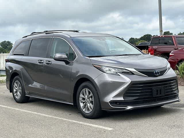 Used 2022 Toyota Sienna LE AWD/4WD image 19