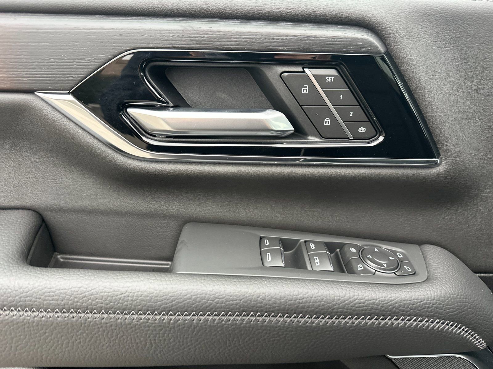 New 2026 GMC Yukon XL Denali w/ Sun & Power Step Package AWD/4WD image 11